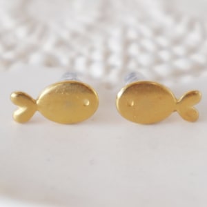 Cute fish stud earrings with titanium pin,minimalist fish stud earrings,mothers day gift, Birthday gift,Dainty Studs