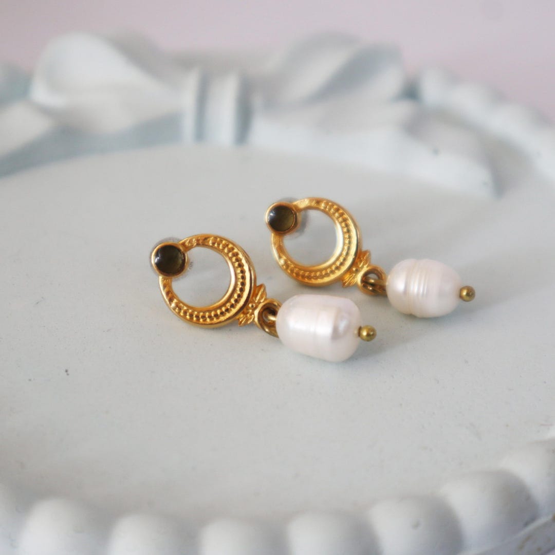 Boucles D'oreilles Anciennes Pendantes, Plaqué Or Filigrane & énorme Perle Naturelle - Occasion
