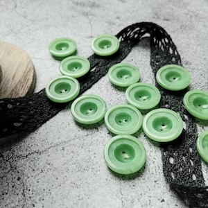 Grüne Vintage Kunststoff Fancy Buttons French Couture Nähen Knöpfe einzeln verkauft