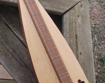 Hondo II Teardrop Dulcimer Late 70's Nice Easy Design Very little wear Easy tuners and All seams tight. Nice Import Quality Made.