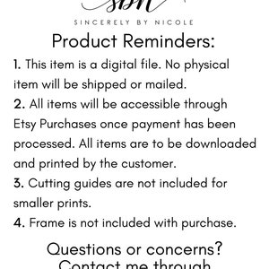 以下が含まれることがあります： 「sbn SINCERELY BY NICOLE Product Reminders:」という黒と白のテキストグラフィックがあり、その後に4つの製品に関するリマインダーのリストが続きます。テキストの内容は以下のとおりです。「1. このアイテムはデジタルファイルです。物理的なアイテムは発送または郵送されません。2. すべてのアイテムは、支払いが処理された後、Etsyで購入できます。すべてのアイテムは、お客様がダウンロードして印刷する必要があります。3. 小さな印刷物には、カットガイドは含まれていません。4. フレームは購入に含まれていません。ご質問やご不明な点がございましたら、いつでもEtsy Convoまでご連絡ください。」