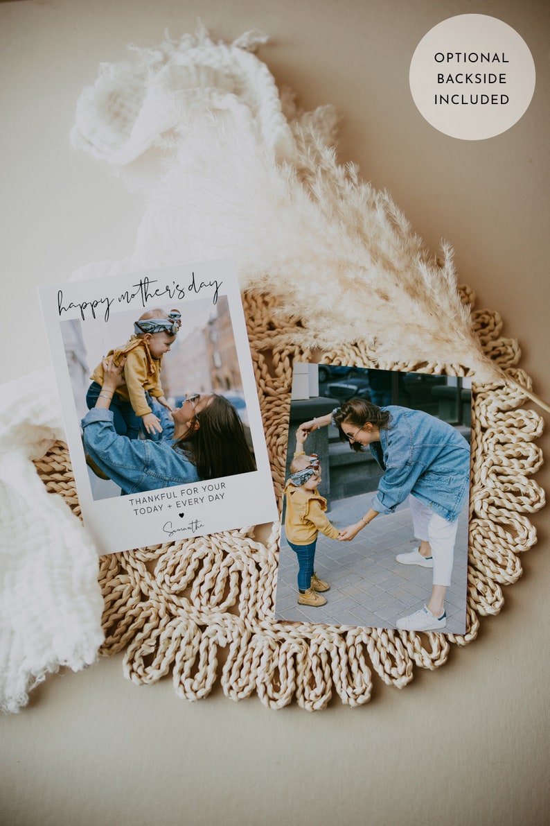 K&ouml;nnte beinhalten: Zwei Karten mit Fotos einer Mutter und eines Kindes. Die obere Karte tr&auml;gt den Text "happy mother's day" und "thankful for your today + every day" mit dem Namen "Samantha" unten. Die untere Karte zeigt ein Foto einer Mutter und eines Kindes, die sich an den H&auml;nden halten.