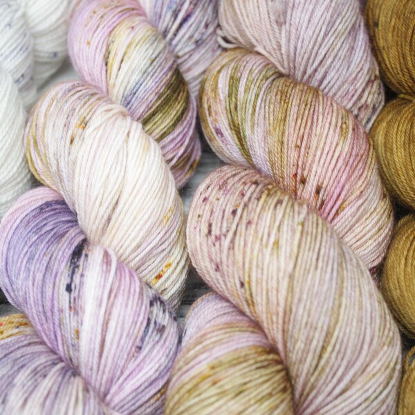 White to maple SOCK fade, so faded sweater, what the fade, free your fade, sock yarn, hand dyed yarn, speckled yarn