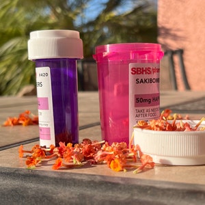 Frasco de pastillas con etiqueta original, por favor elija entre dos colores.