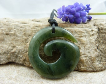 Halskette Koru Spirale, Anhänger Koru Spirale, Maori Symbol ,grüne Nephrit Jade, Geschenk Idee