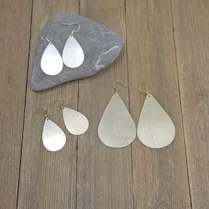 Brushed silver or gold teardrop earrings, brushed silver or gold light-weight earrings in 2 sizes, classic earrings, everyday earrings