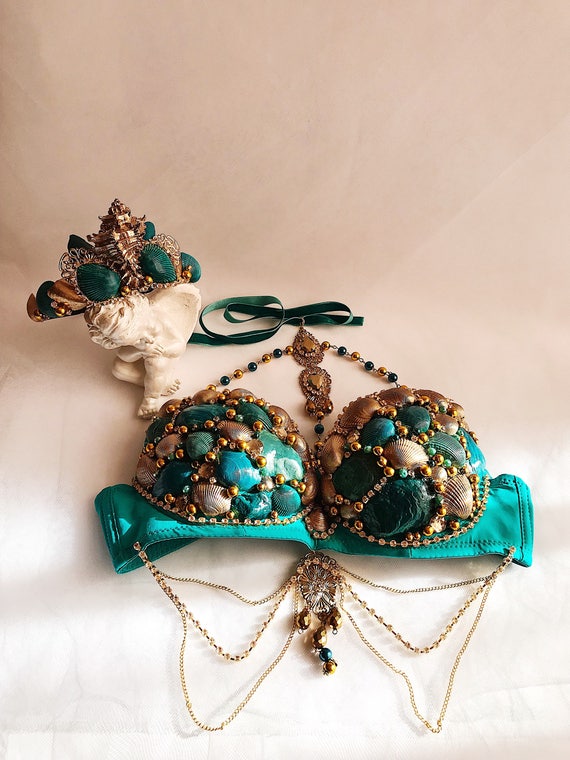 Made this bellydance set for my own performances: crown, bra, belt, skirt,  sleeves and some of the necklaces : r/crafts