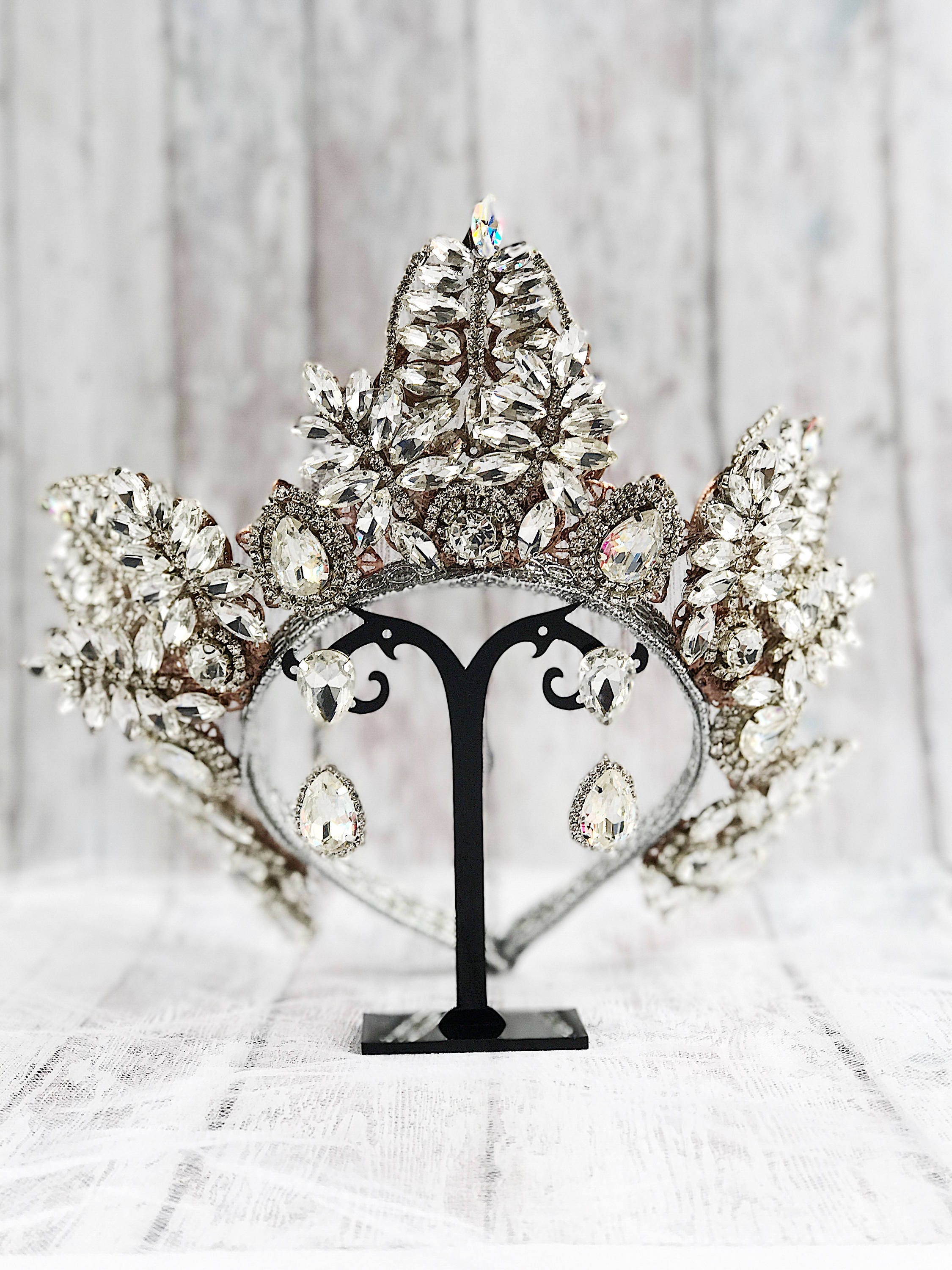 Decorazione a corona in metallo con strass glitterati, puntale per albero di Natale da 10,5 pollici, centrotavola per feste - Italia