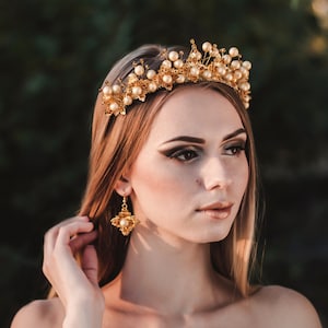 Gold Bohemian Rustic Wedding bridal crown pearl milk tiara and earrings Headpiece Christmas Crown Headband Boho Wedding Queen Crown golden