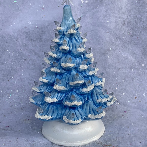 Petit sapin de Noël en céramique bleu