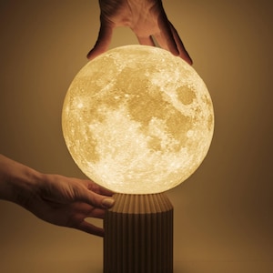 LUNO lamp | RGB LED moon light | bioplastic & wood | 3D printing technology | different colors and brightness options | Perfect gift