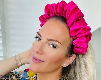 Fuchsia Pink Scrunchie Krone Seide Satin gerüscht Haarband Stirnband Scrunch Rüschen helle UK Braut zu sein