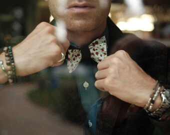 Butterfly Roses Liberty London, bow tie self tie, annodable bow tie, green bow tie, green, roses, pink, roses, red, burgundy, wool
