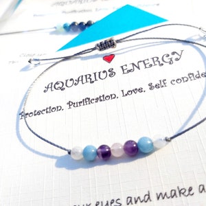 Wassermann Energie Armband - Kraft Armband - Sternzeichen Geburtssteine - Geschenke für Wassermann - Yoga Edelstein Armband auf einer Backing Card - Vegan Geschenk