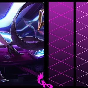 Puede incluir: Una ilustración digital de un personaje femenino con cabello rosado y un atuendo morado, sentada en el capó de un coche deportivo morado. El fondo es un degradado morado oscuro con un patrón de diamantes. El texto "Evelynn K/DA" está en la parte inferior de la imagen.