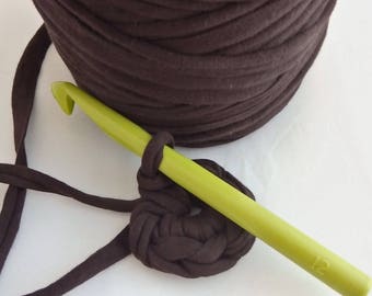 1 roll bistre Brown deTrapilho, 700 gr crochet 9... ref 006 E