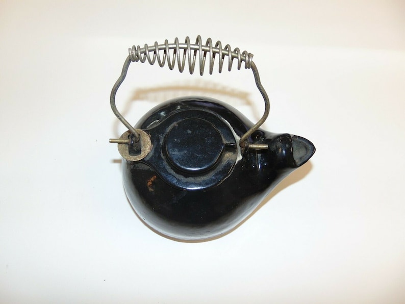 Vintage Cast Iron Teapot Kettle Tea Pot with Spiral Coil Comfort Handle N44