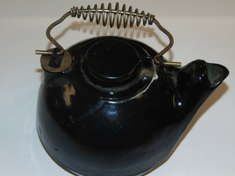 Vintage Cast Iron Teapot Kettle Tea Pot with Spiral Coil Comfort Handle N44