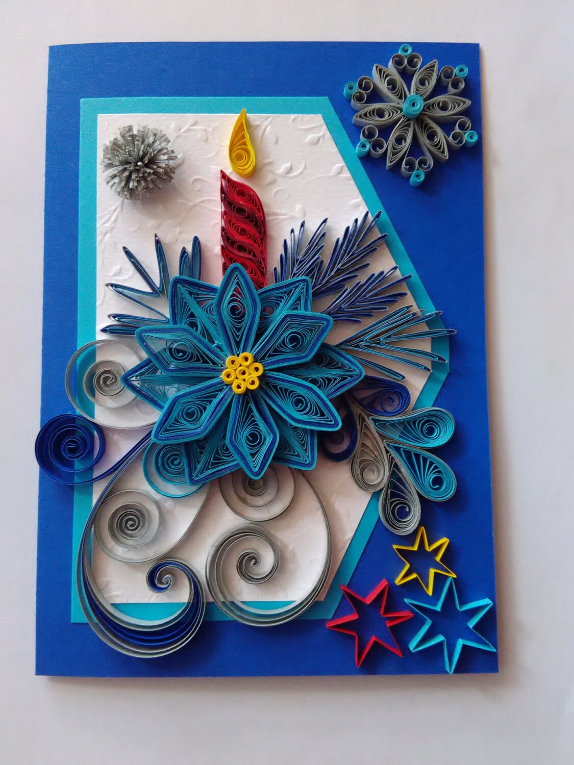 L'Art du Quilling pour une Carte de Noël Magique : Technique, Inspiration et Création