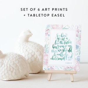 Juego de tarjetas de arte del verso de la Biblia con caballete de madera - Regalo de inauguración de la casa cristiana - Arte de mesa - Arte de la Biblia - Tarjetas de verso de memoria