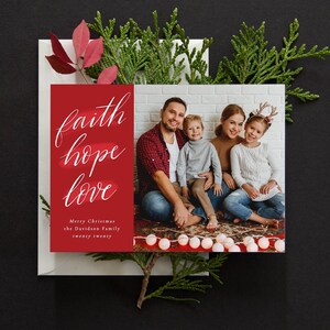 Modello di biglietto di Natale - Download istantaneo - Biglietto di Natale religioso - Corjl - Fede, Speranza e Amore - Biglietti con lettere a mano - Rosso