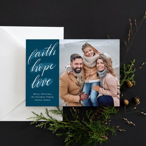 Modello di biglietto di Natale - Download istantaneo - Biglietto di Natale religioso - Corjl - Fede, Speranza e Amore - Cartoline con lettere a mano - Blu marino
