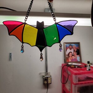 Stained Glass Rainbow Bat Suncatcher with Crystal Dangles imagem 3