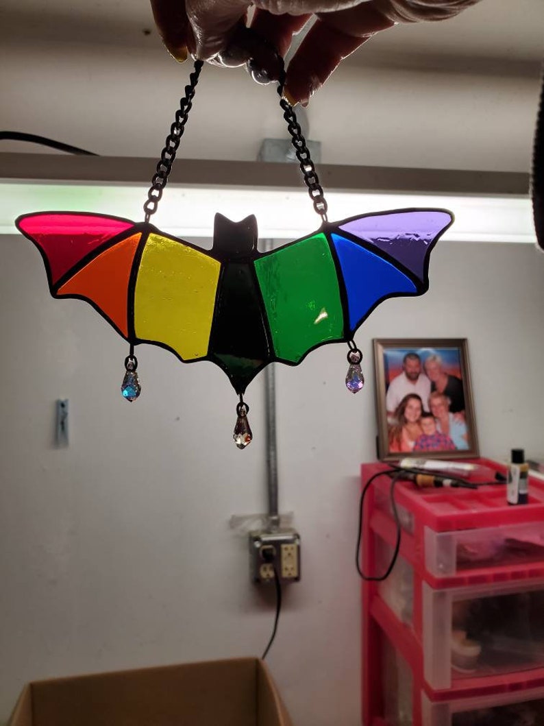 Stained Glass Rainbow Bat Suncatcher with Crystal Dangles imagem 3