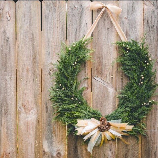Ivory and Gold Horseshoe door wreath, holiday door hanger, front door decor, horse shoe wreath, fresh holiday wreath