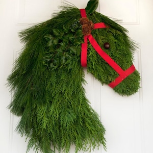 Fresh horse head wreath, fresh holiday wreath, horse wreath, fresh wreath, horse door hanger, horse holiday decor image 3