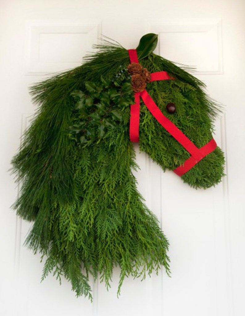 Fresh horse head wreath, fresh holiday wreath, horse wreath, fresh wreath, horse door hanger, horse holiday decor image 3