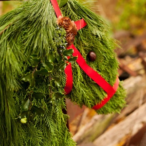 Real Pine & Cedar Horse Head Wreath Wreath for Equine Lovers Pine Cone horsehead door Ohio Buckeye Holly Handmade, fresh holiday wreath image 4