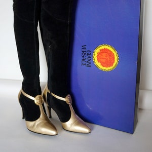 美品　ジャンニヴェルサーチ メデューサ グレカ装飾 ベルト ヴィンテージ Gianni Versace（ベルト）のフリマアイテム一覧