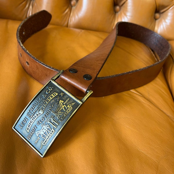 Levi's leather belt, Canada San Francisco brown leather belt, metal buckle , size 80 grain leather