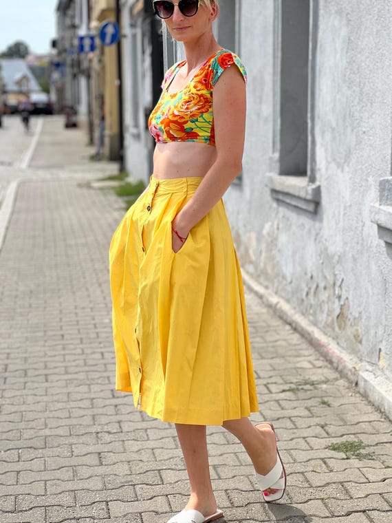 Jupe plissée jaune sale