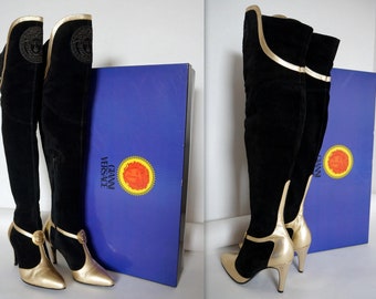 Bottes Gianni Versace, défilé emblématique Versace medusa, cuir daim, cadeau pour sa tête medusa européenne taille 37, bottes en cuir or noir