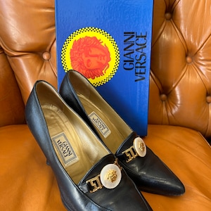Gianni Versace Medusa Heels – Navy Blue Mother of Pearl – Vintage 90s Designer Shoes with Box – EU 36 – Elegant Gift for Her