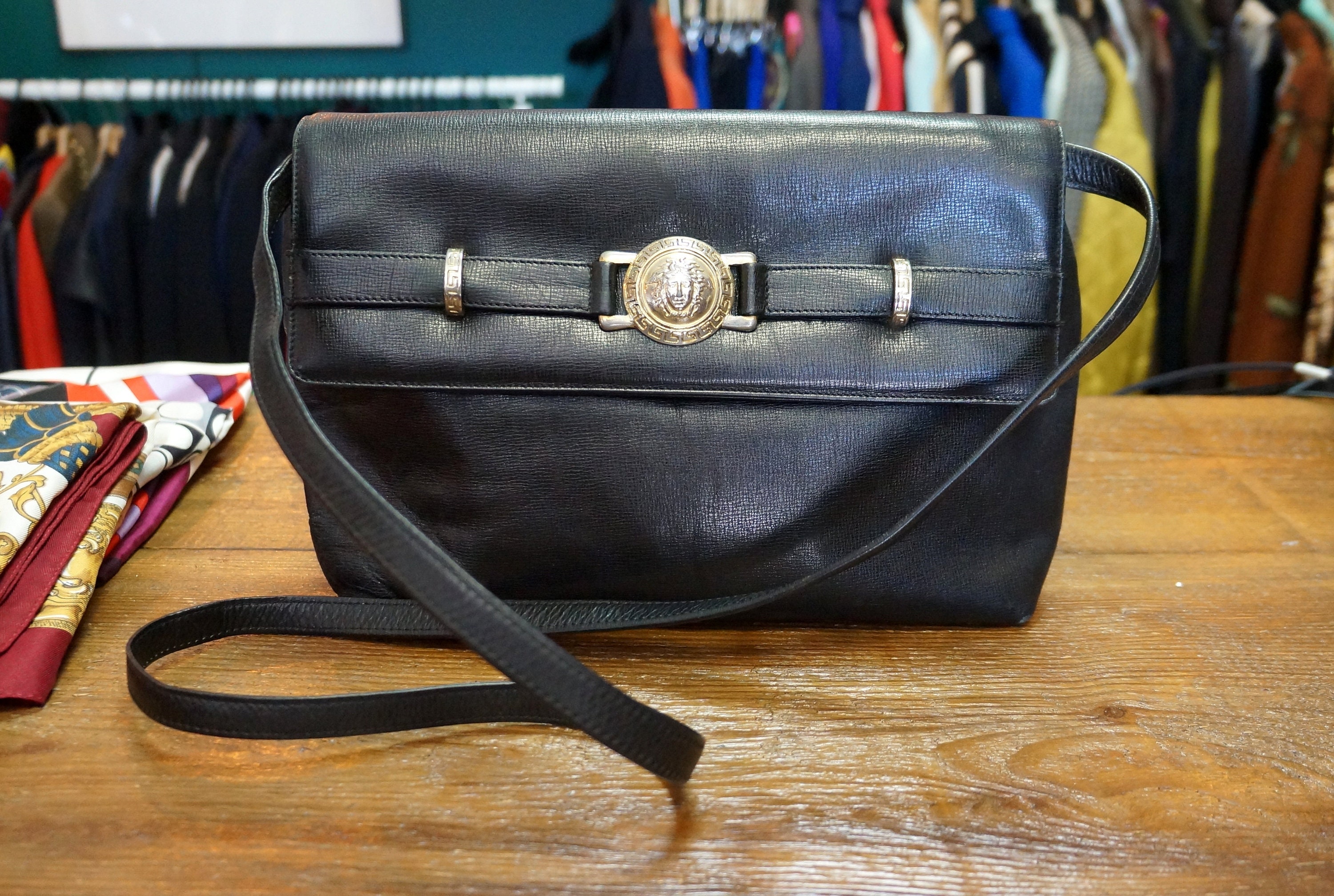 Vintage Versace tas leren zwarte handtas medusa hoofdtas Gianni