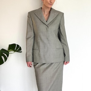 Gianni Versace Couture Suit – Houndstooth Wool Jacket & Skirt – Medusa Hooks – Red Lining – Size L – Gift Idea