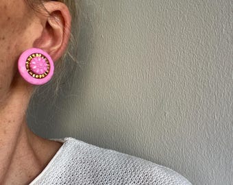 Pink Gold Clip-On Earrings – Upcycled Vintage Button Jewelry – Gift for Her – Retro Military Style – Sustainable Handmade