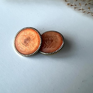Vintage Button Clip-On Earrings – Lightweight Retro Earrings – Orange coral – Upcycled Jewelry – Statement Clip Earrings