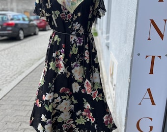 vintage Robe longue Mariella Burani : noire à fleurs, col en V, ourlet en dentelle - Fabriquée en Italie, XL