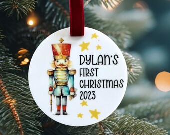 Personalisierte Babys erste Weihnachtsdekoration | Andenken Weihnachtskugel Geschenk Keramik Ornament | Nussknacker Christbaumkugel