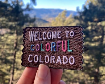 Plaque de bienvenue colorée Colorado - écusson Bienvenue dans les montagnes Rocheuses - l'aventure vous attend 3 "x 2" fer à repasser sur badge brodé explorateur