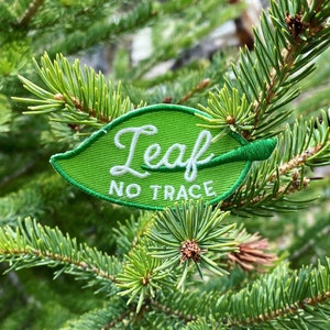 Mini Leave no trace pun patch - Tree Hugger Patch - Iron on Environmentalist Badge leaf leaves