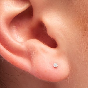 Tiny Cartilage Stud, Small Opal Helix Stud, Tiny Stud Earrings, Small Stud Earrings, Tiny Earrings, Tiny Stud Earrings, Stud Earrings, SE6