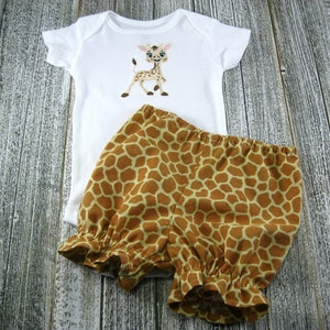 Giraffe Baby Girl Outfit – Embroidered Giraffe Bodysuit & Ruffled Bloomers – Infant Girl Clothes – Baby Shower Gift – Giraffe Newborn Set