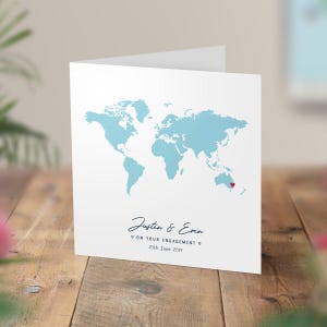 Carte de fiançailles personnalisée, carte de mariage carte du monde, carte d'acceptation, carte de localisation coeur, cartes d'anniversaire italiennes, n'importe quel pays ou texte