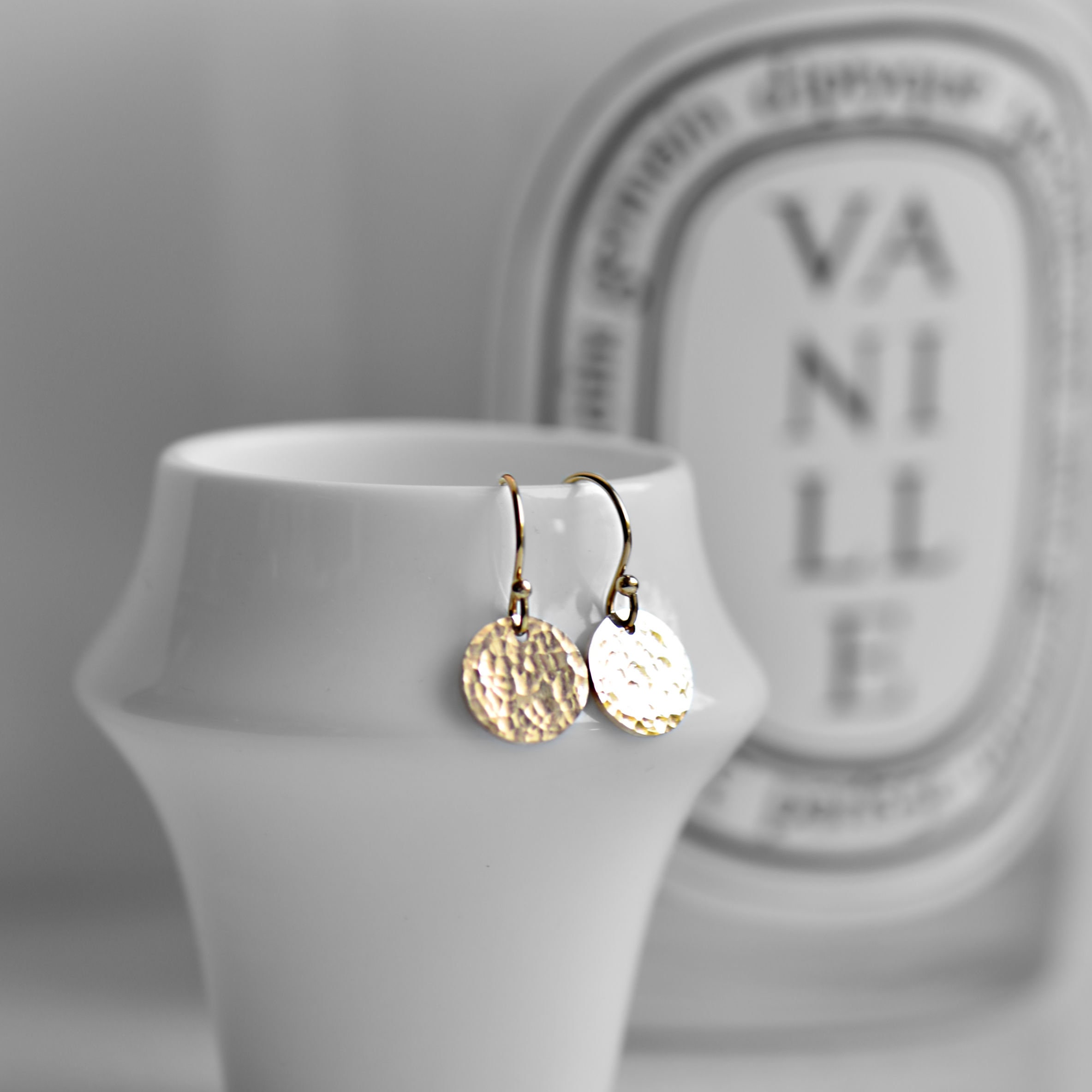 Personalized Hammered Gold Earrings, Small Gold Disc Earrings, Tiny Gold Dot Earrings, Dainty Minimalist Jewellery