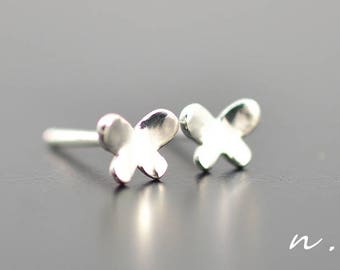 Petits clous d'oreilles papillon, Jolies boucles d'oreilles montantes, 925 clous d'oreilles papillon, Bijoux papillon, Cadeau fille, Clous d'oreilles minimalistes, 100 % fait main, Petits clous d'oreilles